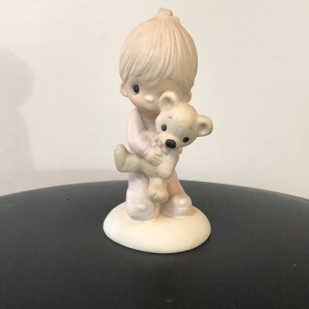 Precious Moments Boy Figurine “Jesus loves me” 1977 vintage